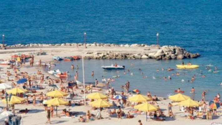 IPJ: 130.182 de turişti s-au aflat sâmbătă pe litoral
